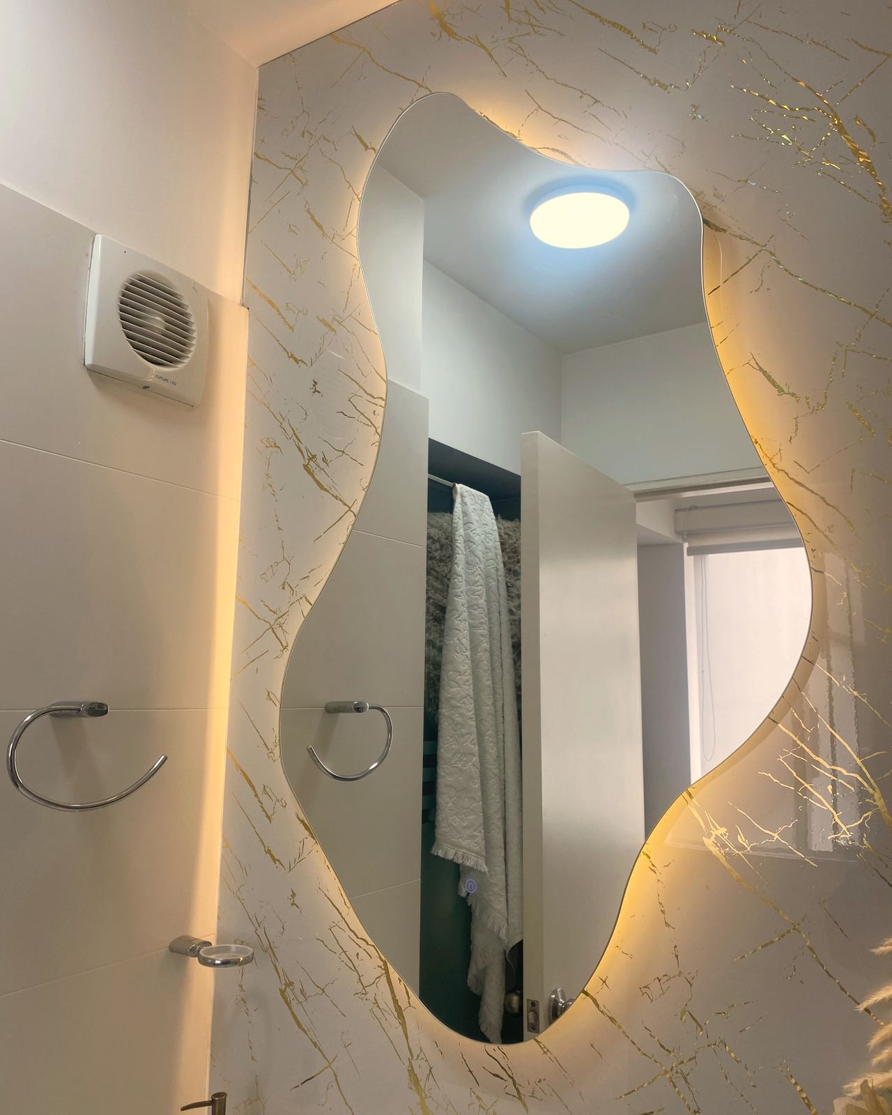 Kira LED - espejo curvo